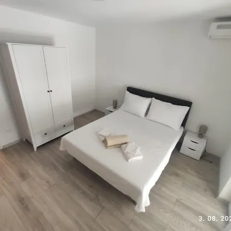 Aqua Apartments Apartment *