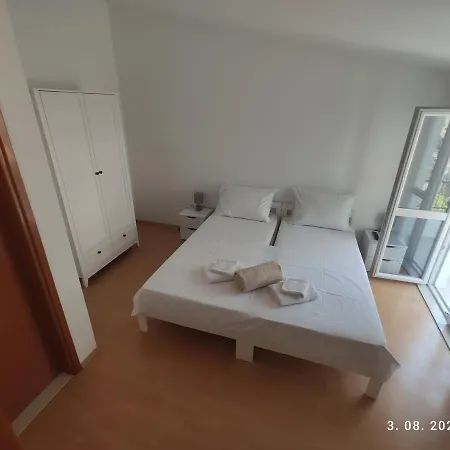 Aqua Apartments Apartment