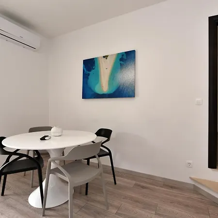 Aqua Apartments *