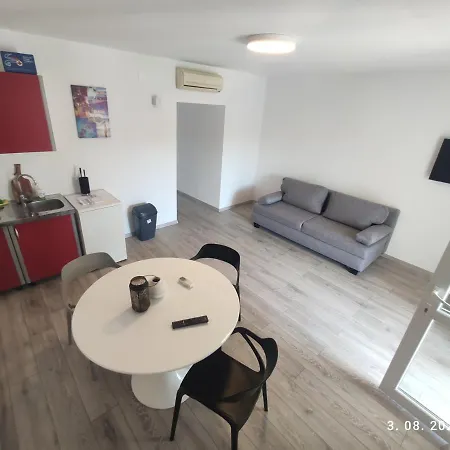 Aqua Apartments Apartment *