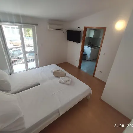 Aqua Apartments Apartment